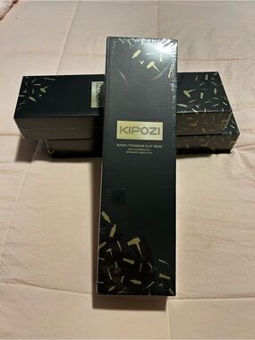 Kipozi Nano-Titanium Flat Iron - Black with Gold Accents